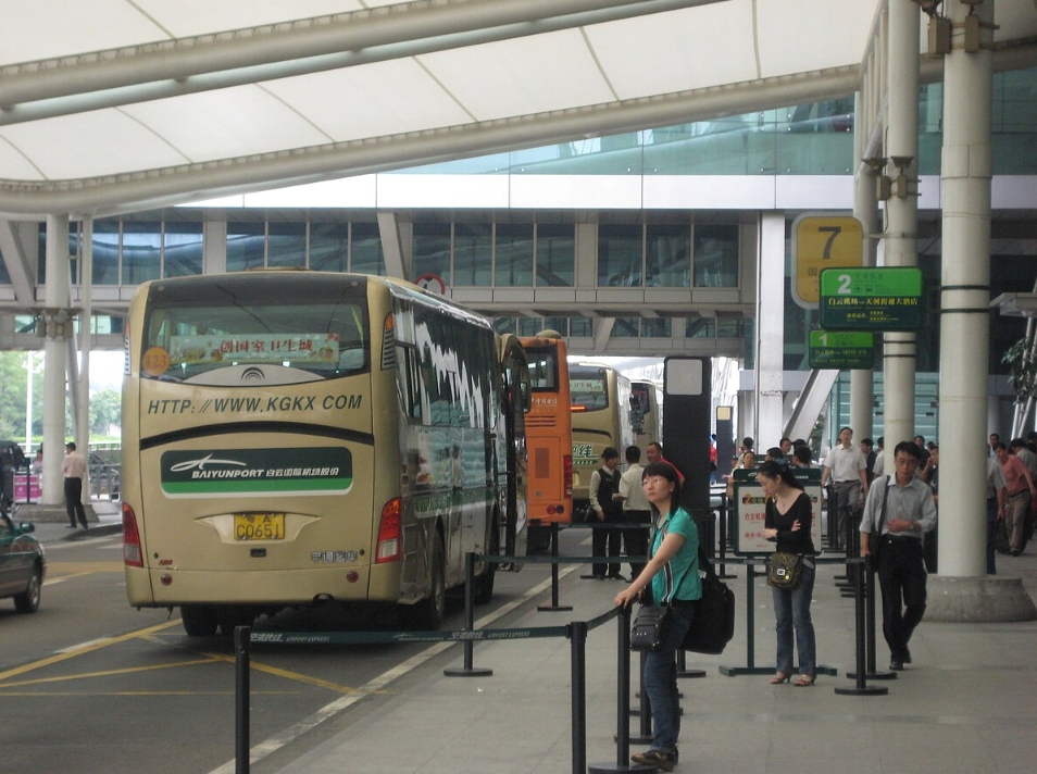 2. 🚍 Guangzhou Buses & Airport Links: Your Gateway to Hidden Gems